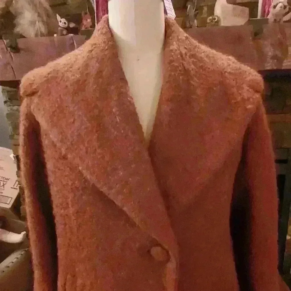 Vintage wool coat. - Picture 2 of 4